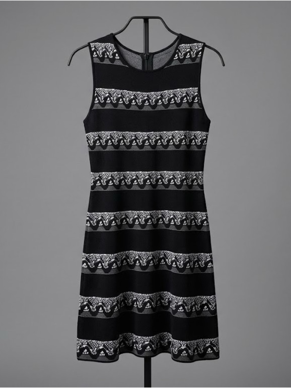 Sioni Black & White Geometric Knit Sleeveless Dress
